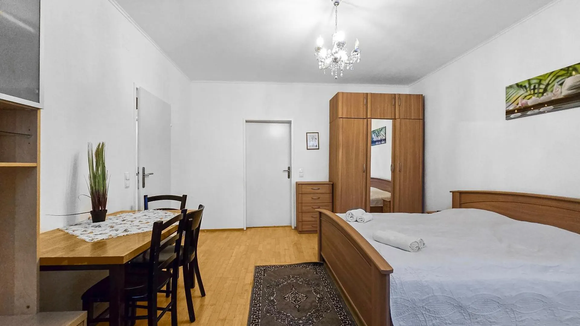 شقة Spacious Three-Bedroom, Three King-Size Beds فيينا